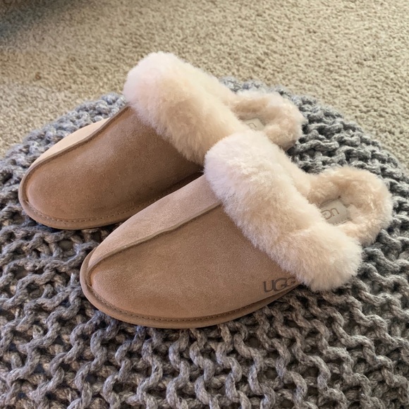 UGG Women's Tan Slippers with Cream Fur Lining - Picture 1 of 8